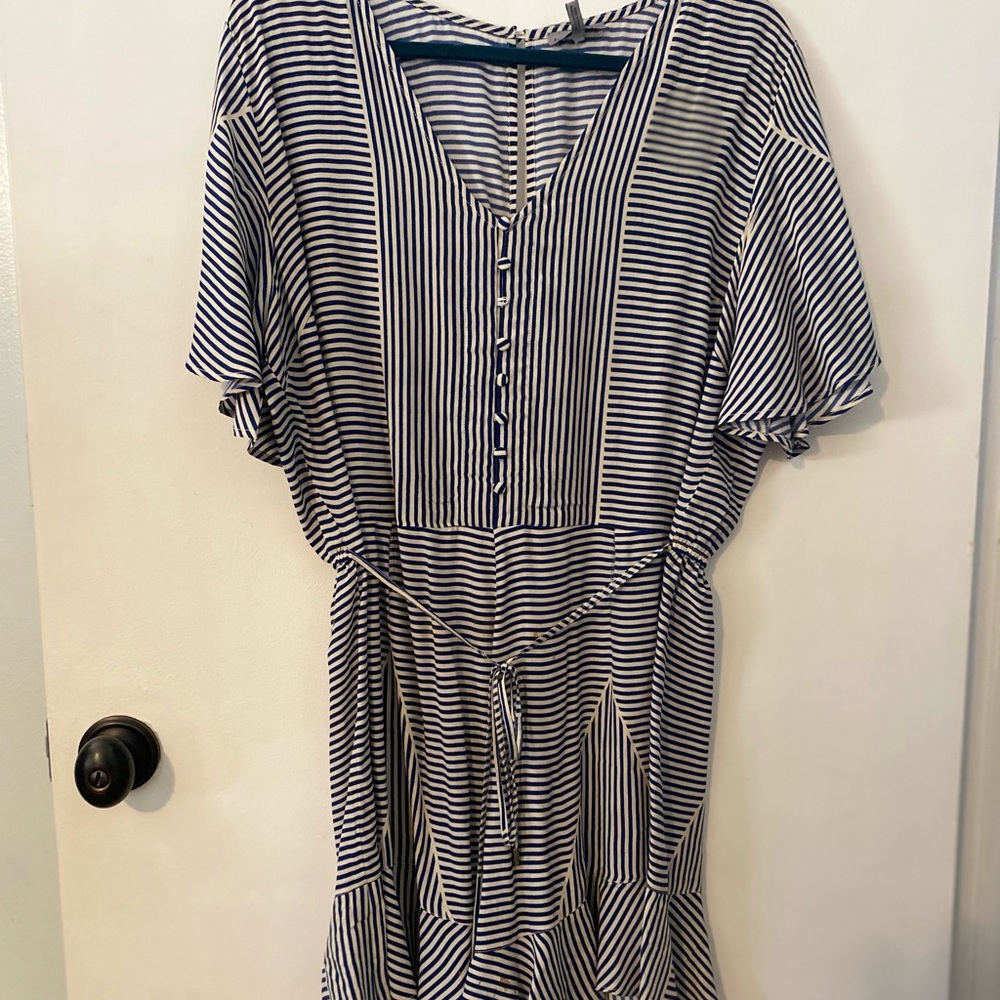 Dress/Shorts dress zipper in the back lightly used